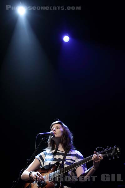 CATE LE BON - 2011-11-30 - PARIS - Cafe de la Danse - 